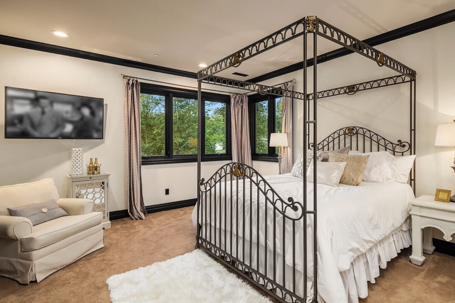 Guest bedroom